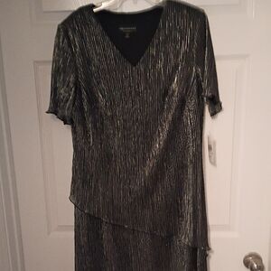 Connected Women's Apparel Black/Silve Metallic Asymmetrical Dress. 14W. NWT